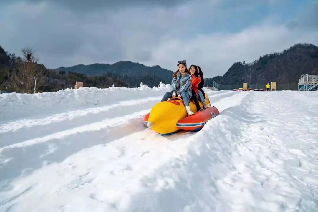 紫柏山国际滑雪场企业团建旅游
